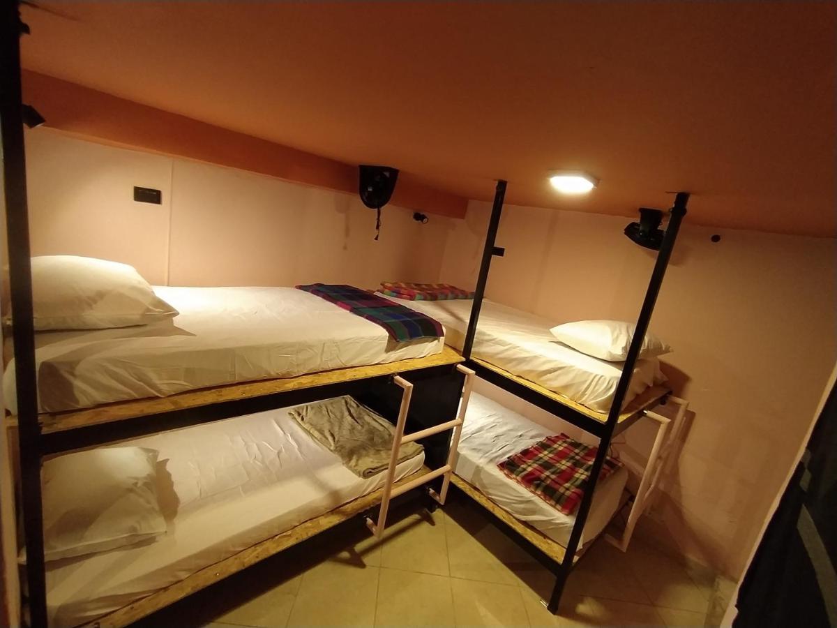 Casa Primavera Hostal Меделин Екстериор снимка