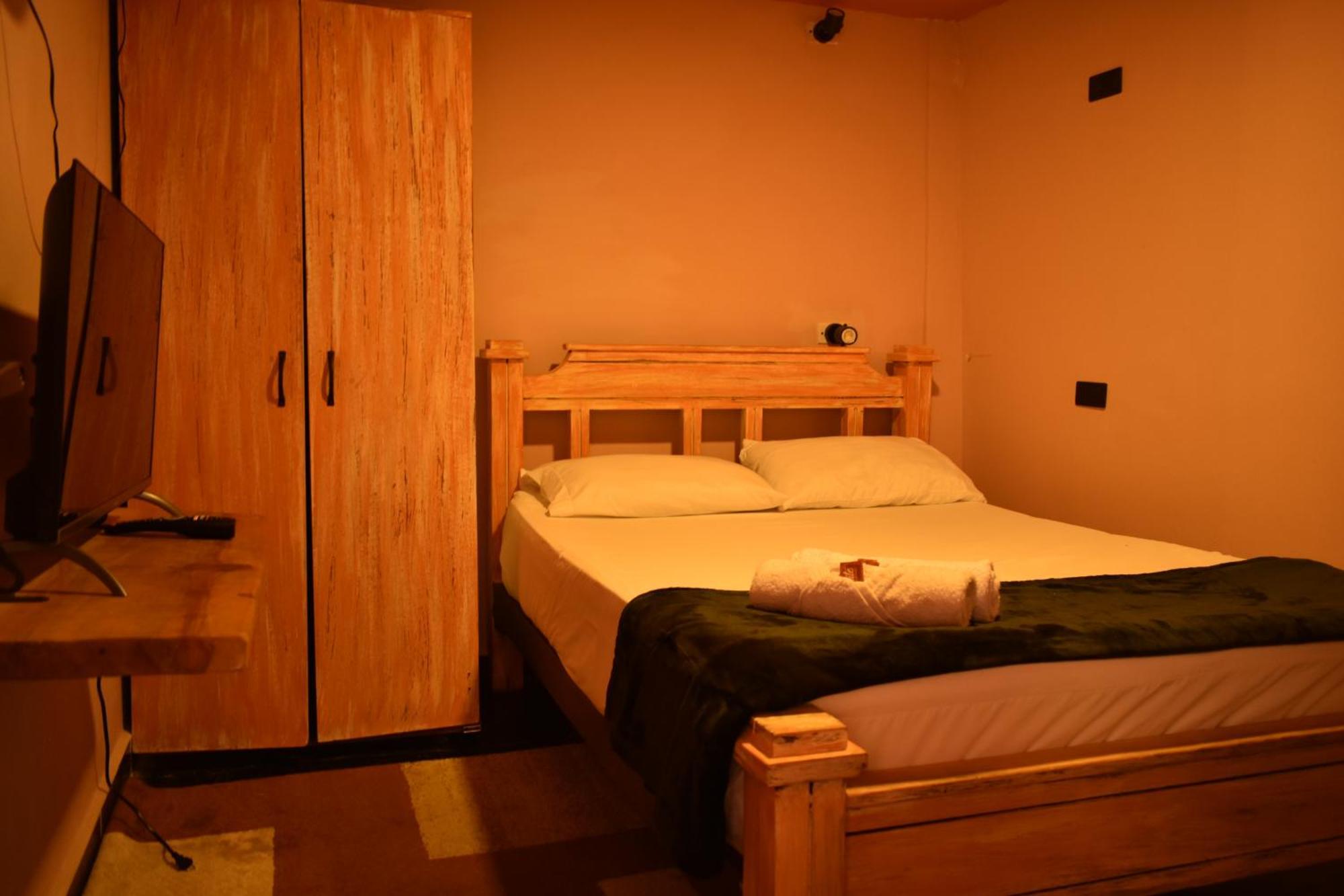 Casa Primavera Hostal Меделин Екстериор снимка