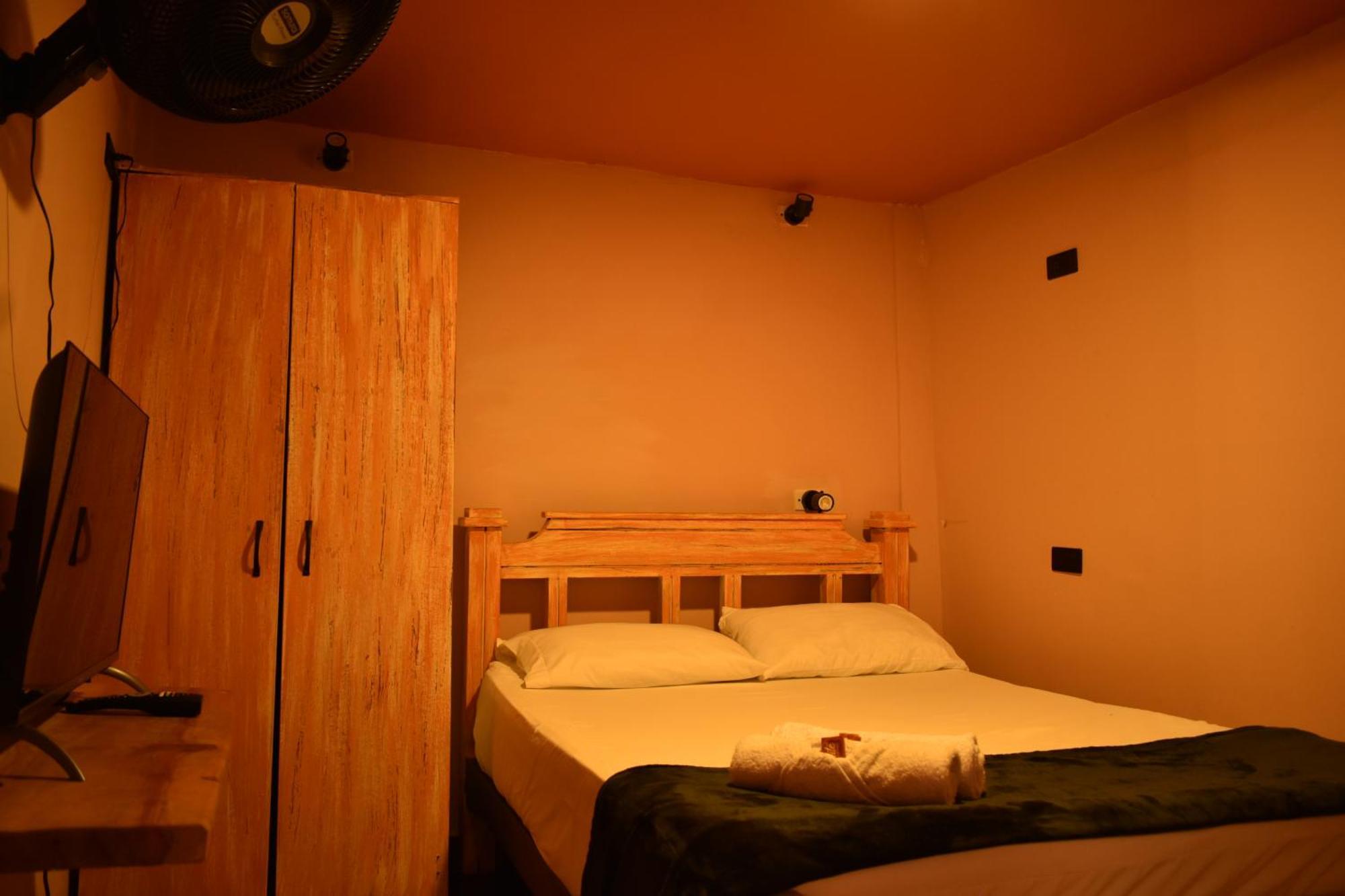 Casa Primavera Hostal Меделин Екстериор снимка