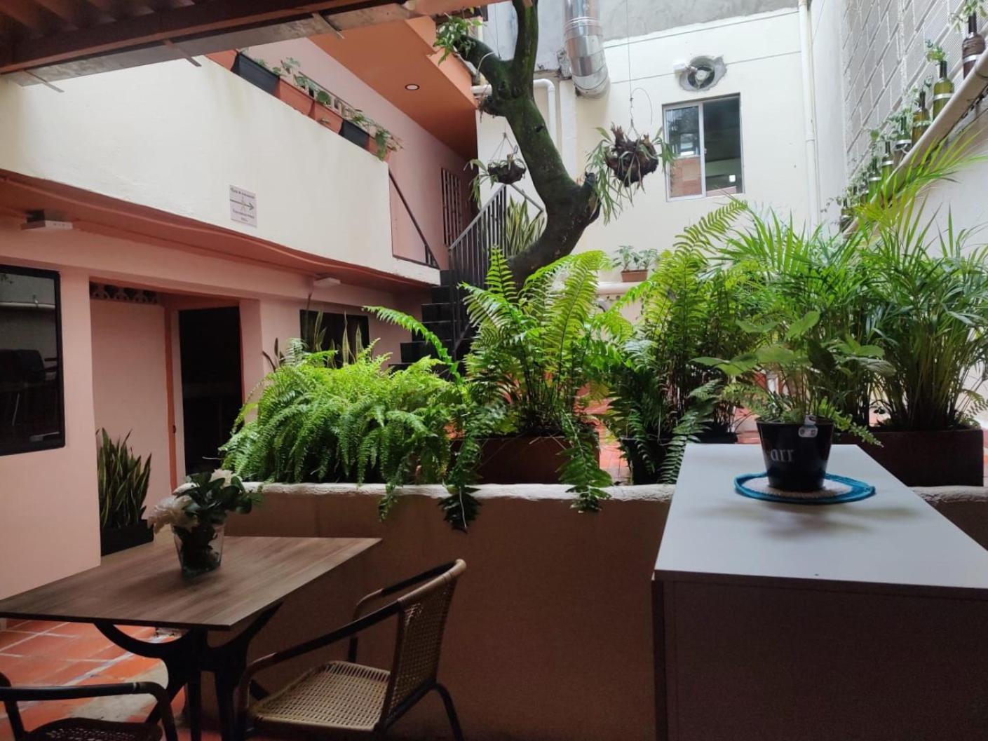 Casa Primavera Hostal Меделин Екстериор снимка