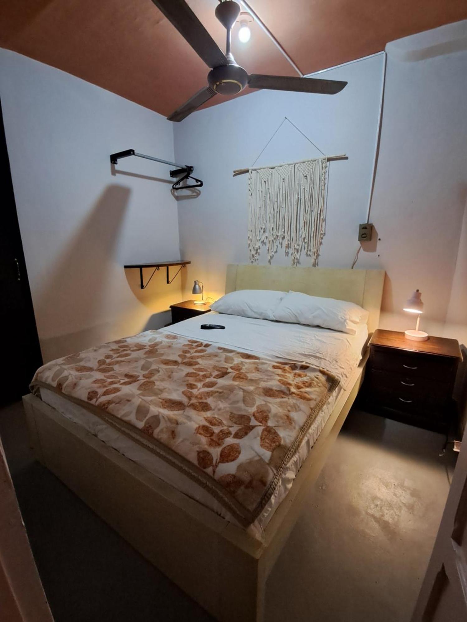 Casa Primavera Hostal Меделин Екстериор снимка